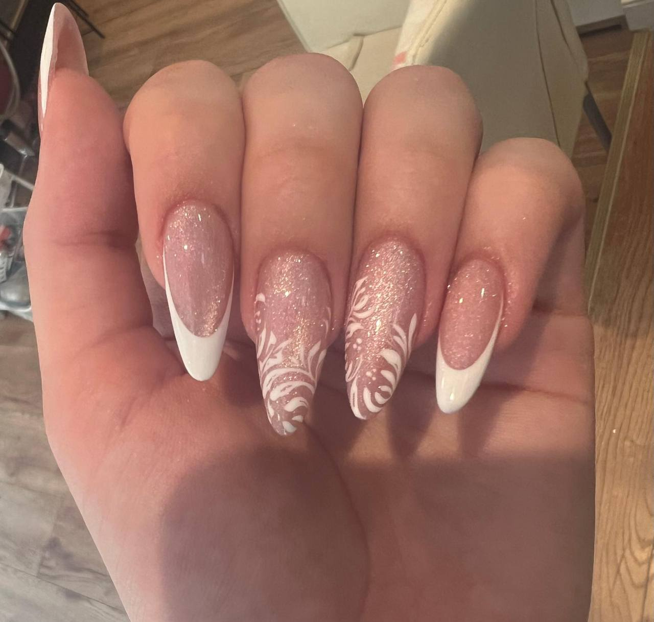 Rosé Glitzer mit Ornamenten