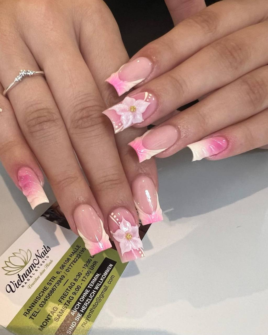 Rosa French mit 3D-Blüten