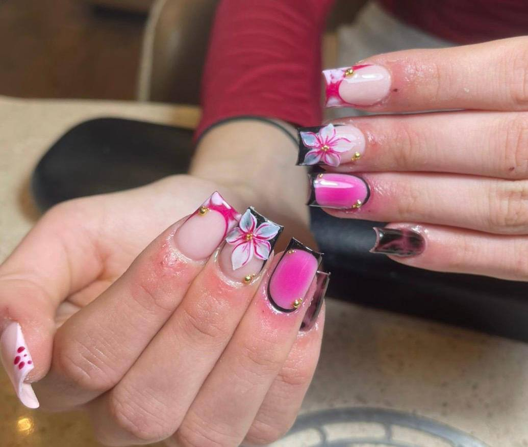 Pink & Schwarz mit Blüten-Art